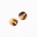 Guzik 709 imitacja rogu (karmel) 18mm