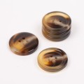 Guzik 709 imitacja rogu (karmel) 18mm