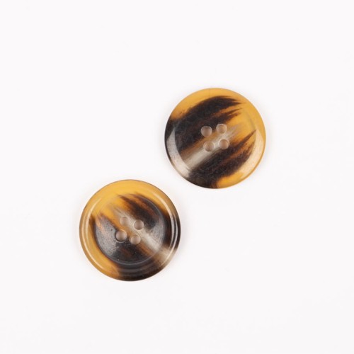 Guzik 710 imitacja rogu (karmel) 23mm