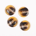 Guzik 710 imitacja rogu (karmel) 23mm
