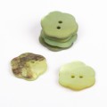 Guzik 601 z masy perłowej kwiatek (20mm)