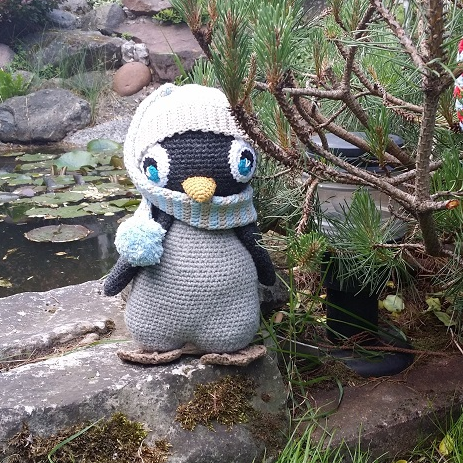 POMPOM HAT PENGUIN by lilleliis